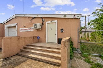 319 W 79th Ter, Kansas City, MO à louer Photo intérieure- Image 2 de 10