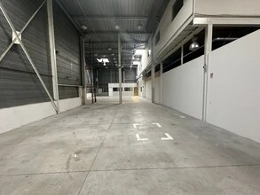 Flex in Aix-en-Provence for lease Interior Photo- Image 1 of 6