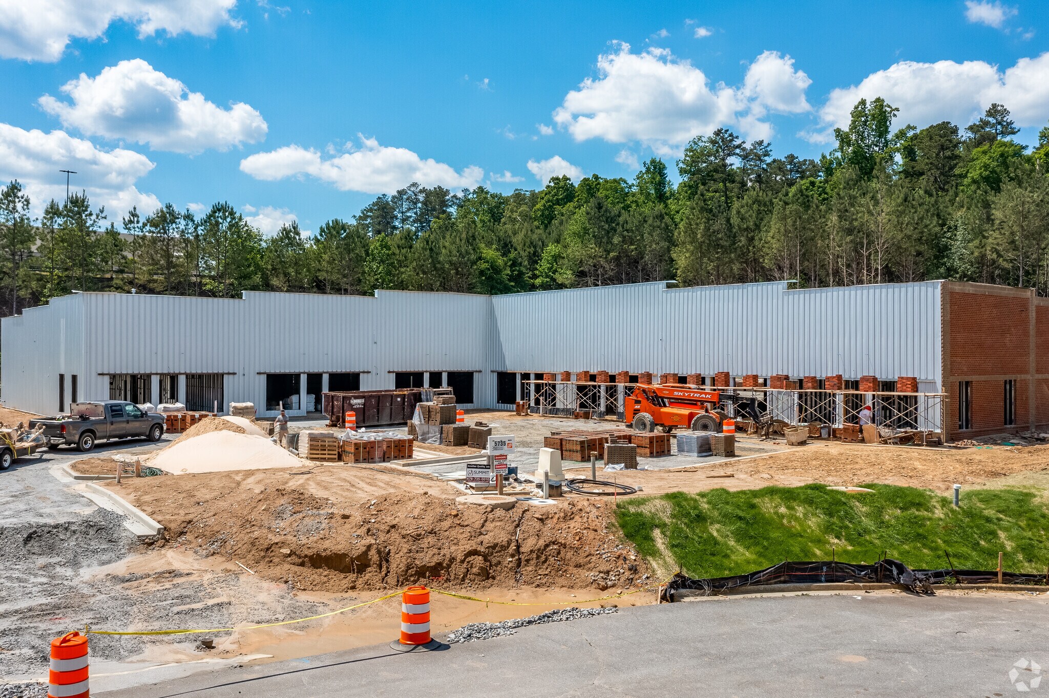 5735 North Commerce Ct, Alpharetta, GA à louer Photo du bâtiment- Image 1 de 4