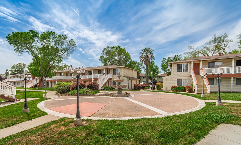 3429 Evergreen Cir, West Sacramento, CA à vendre - Photo du bâtiment - Image 1 de 6