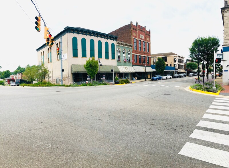 263 E Walnut St, North Vernon, IN for sale - Building Photo - Image 1 of 1