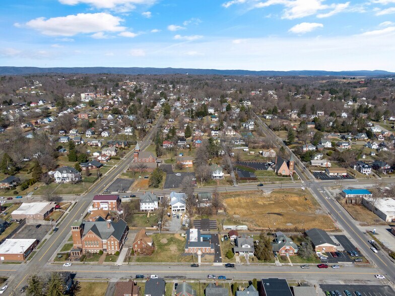 44 4th St NW, Pulaski, VA à vendre - Photo du bâtiment - Image 3 de 42
