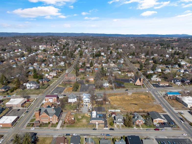 44 4th St NW, Pulaski, VA à vendre - Photo du bâtiment - Image 3 de 34