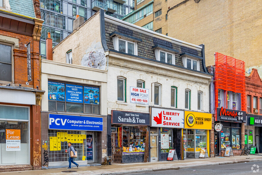 686-690 Yonge St, Toronto, ON for sale - Primary Photo - Image 1 of 2