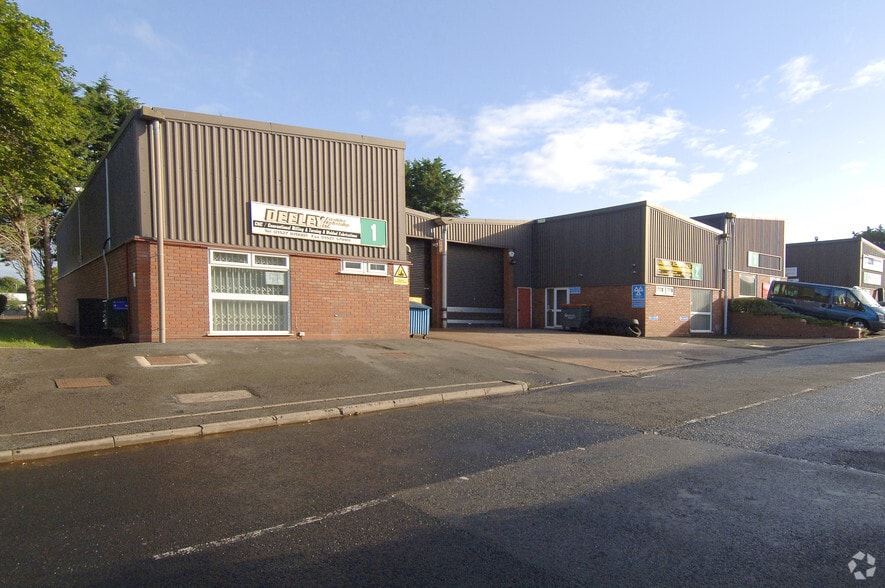 Aston Rd, Bromsgrove for lease - Primary Photo - Image 1 of 5