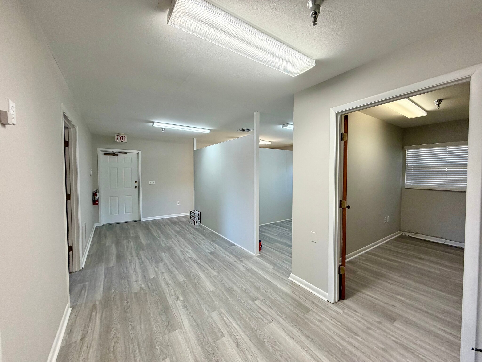 2027 Manatee Ave, Bradenton, FL for lease Primary Photo- Image 1 of 11