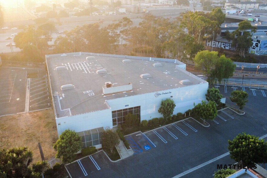 555 W 130th St, Los Angeles, CA à louer - Photo du bâtiment - Image 2 de 4