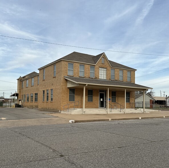 125 N 9th St, Frederick, OK à vendre - Photo du bâtiment - Image 1 de 13