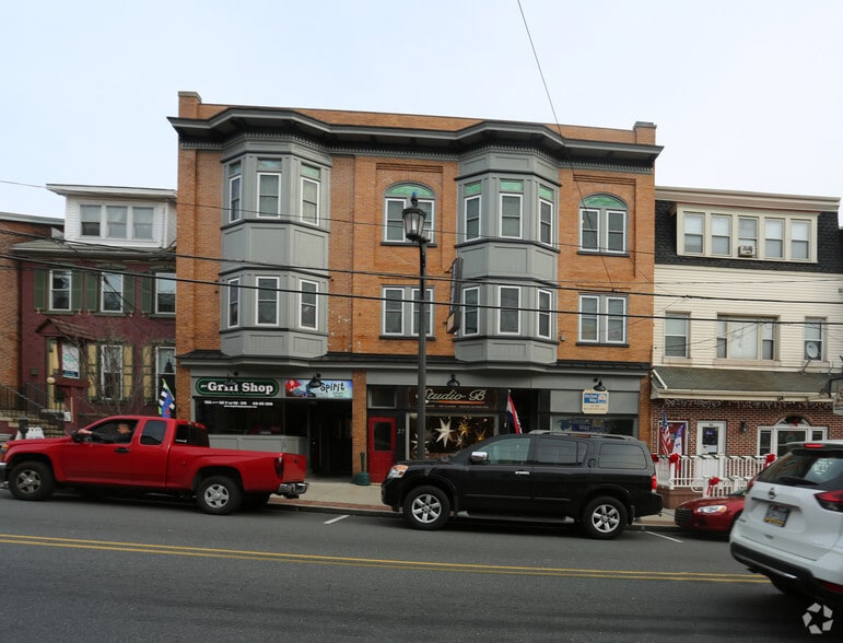35-39 E Philadelphia Ave, Boyertown, PA for lease - Building Photo - Image 3 of 14