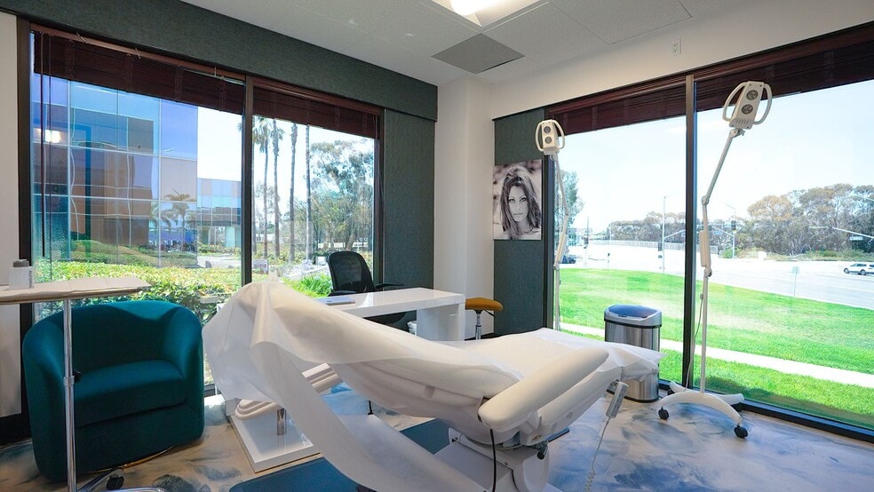 3620 Birch St, Newport Beach, CA for sale - Building Photo - Image 2 of 9