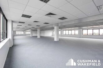2-6 Place Du General De Gaulle, Antony for lease Interior Photo- Image 2 of 4