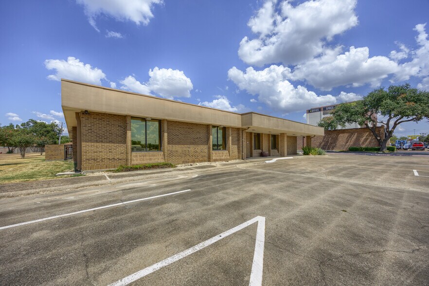 8001 E R L Thornton Fwy, Dallas, TX for sale - Building Photo - Image 2 of 41
