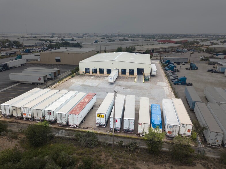 606 Enterprise St, Laredo, TX à louer - Photo du bâtiment - Image 3 de 3
