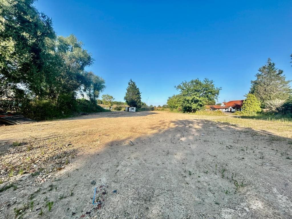 3 Taylors Rd, Hitchin for lease Building Photo- Image 1 of 6