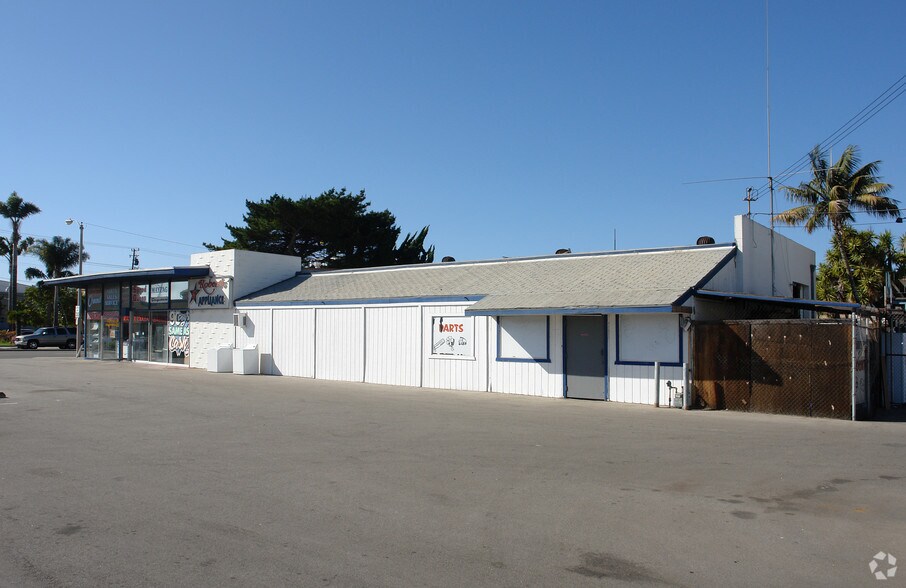1032 S Oxnard Blvd, Oxnard, CA à vendre - Photo du bâtiment - Image 2 de 2