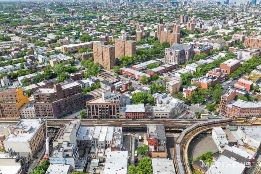 992 Broadway, Brooklyn, NY for sale - Building Photo - Image 2 of 3