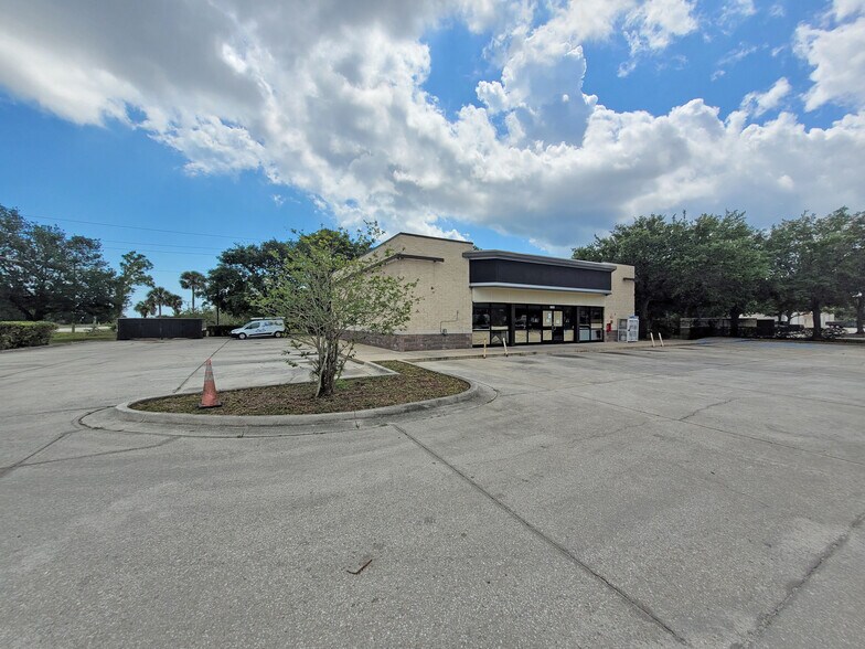 605 S Wickham Rd, West Melbourne, FL à vendre - Photo du bâtiment - Image 2 de 6