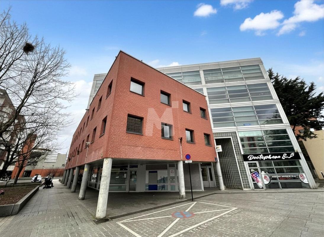 Cours Blaise Pascal, Évry-Courcouronnes for sale Building Photo- Image 1 of 12