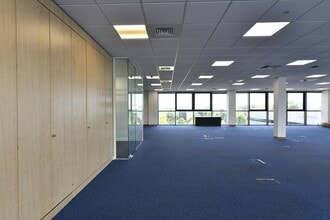 2 Europa Vw, Sheffield for lease Interior Photo- Image 2 of 10