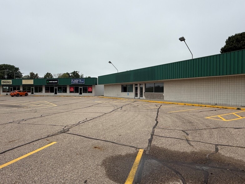 407 S State St, Gobles, MI à vendre - Photo du bâtiment - Image 1 de 11