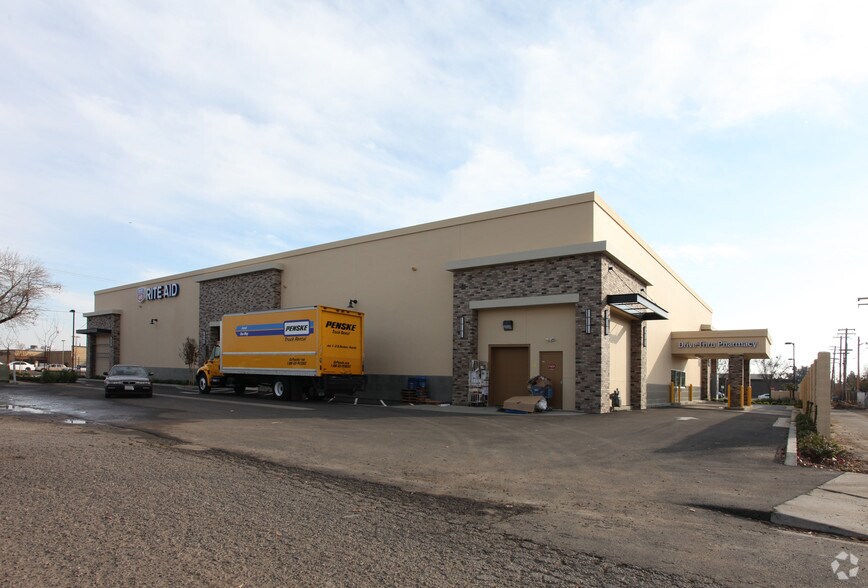 1707 McHenry Ave, Modesto, CA à vendre - Photo du bâtiment - Image 3 de 9