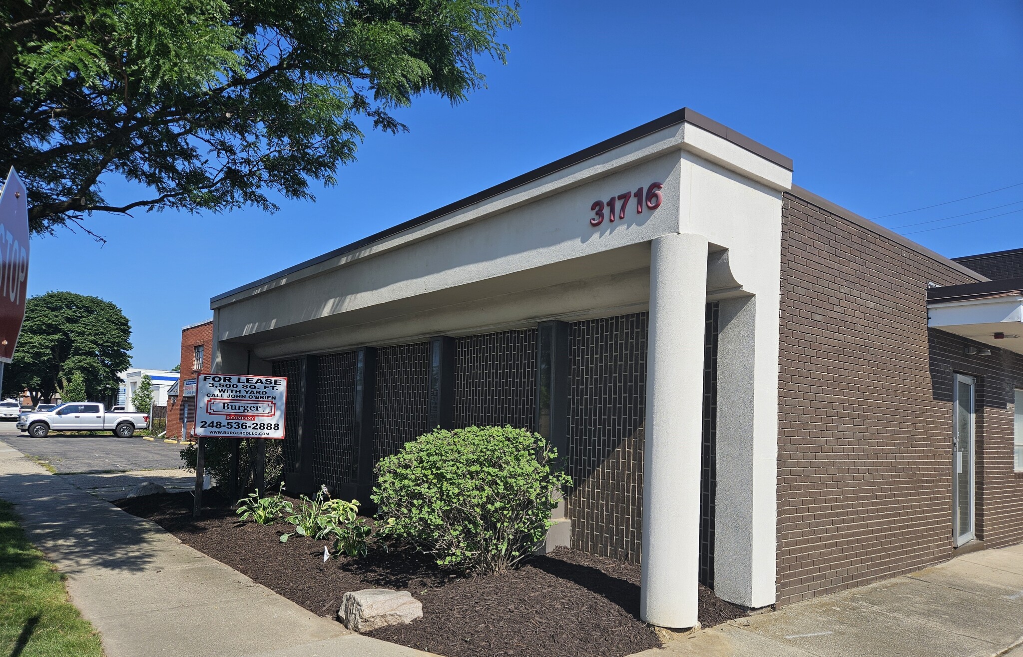 31716 Eight Mile Rd, Farmington Hills, MI for lease Interior Photo- Image 1 of 1