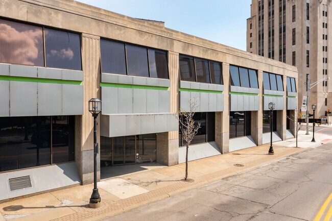 Plus de détails pour 1 N Main St, Mount Clemens, MI - Bureau/Commerce de détail à louer