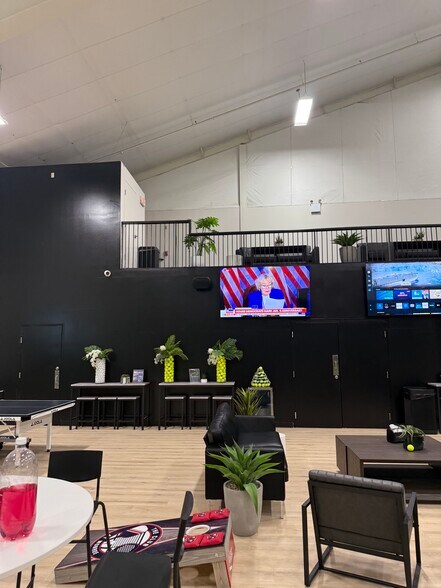 4 Farrington Blvd, Monroe Township, NJ à louer - Photo du bâtiment - Image 2 de 8