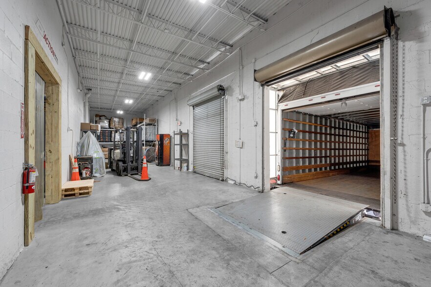 2441 Orlando Central Pky, Orlando, FL à vendre - Photo intérieure - Image 3 de 6