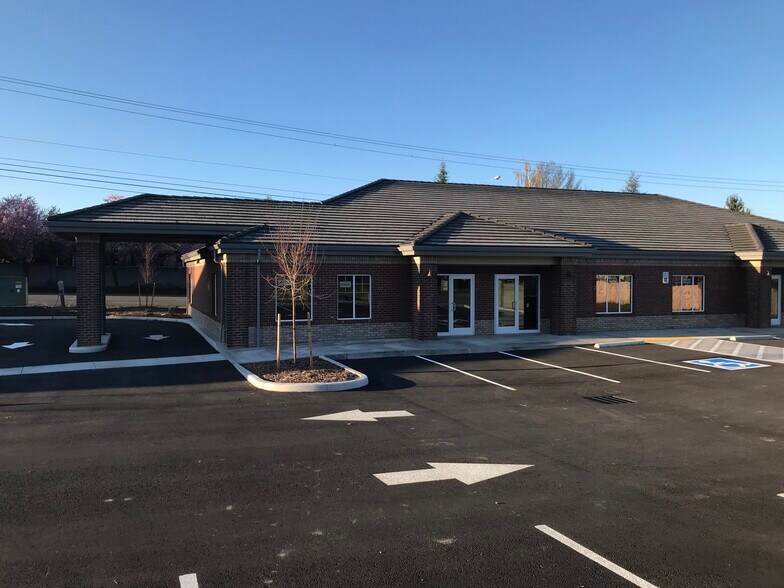 3531 E Barnett Rd, Medford, OR à louer - Photo du bâtiment - Image 2 de 5