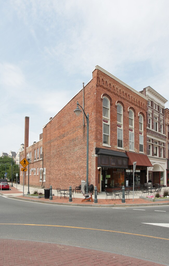 Plus de détails pour 162-164 Glen St, Glens Falls, NY - Commerce de détail à vendre