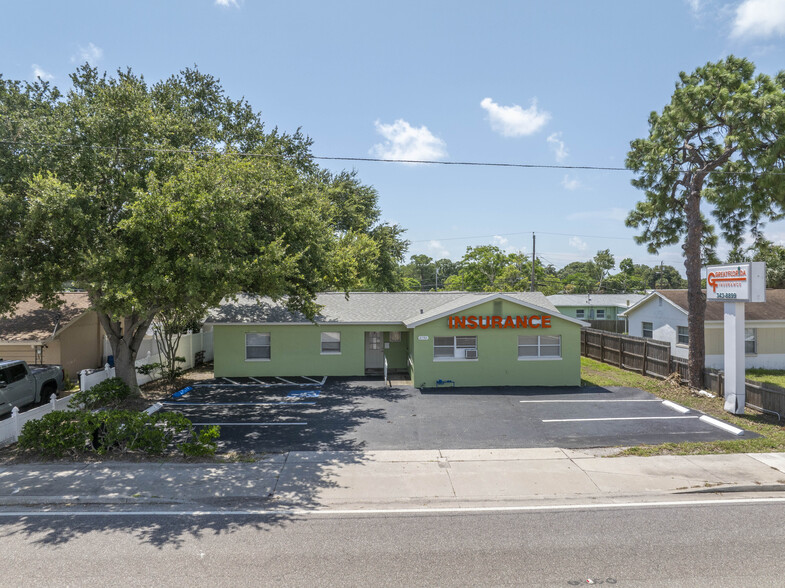 2752 66th St N, Saint Petersburg, FL for lease - Building Photo - Image 2 of 32