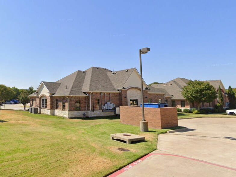 4061 Kirkpatrick Ln, Flower Mound, TX à vendre - Photo du bâtiment - Image 2 de 10