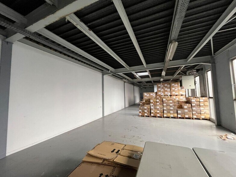 Local d'activités dans Les Loges-en-Josas à vendre - Photo du bâtiment - Image 2 de 8