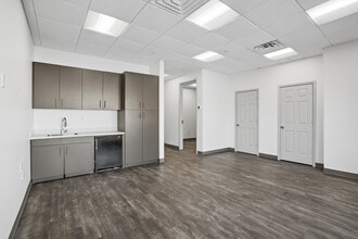 7401-7403 Lockport Pl, Lorton, VA à louer Photo intérieure- Image 2 de 19