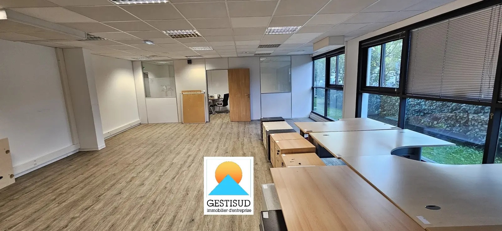 Office in Gémenos for lease Interior Photo- Image 1 of 4