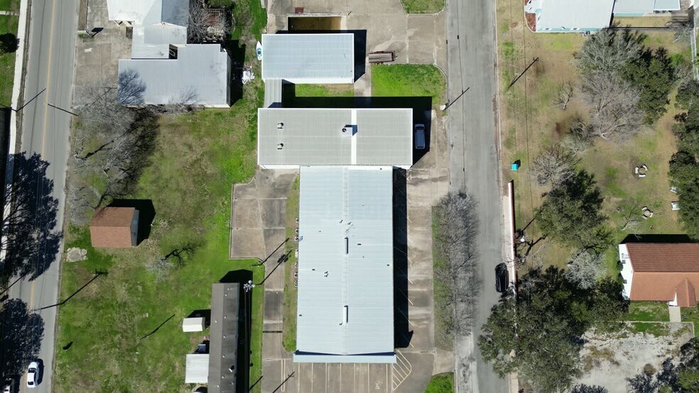 107 E Austin St, Port Lavaca, TX à vendre - Vidéo sur l’inscription commerciale - Image 3 de 38
