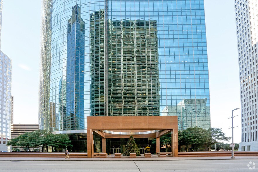 1000 Louisiana St, Houston, TX à louer - Photo du bâtiment - Image 2 de 47