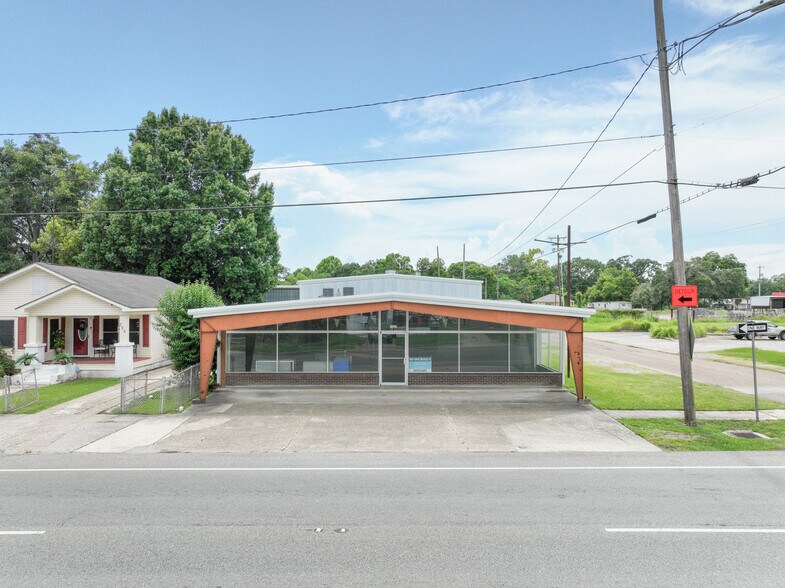 729 W Saint Peter St, New Iberia, LA à vendre - Photo du bâtiment - Image 2 de 11