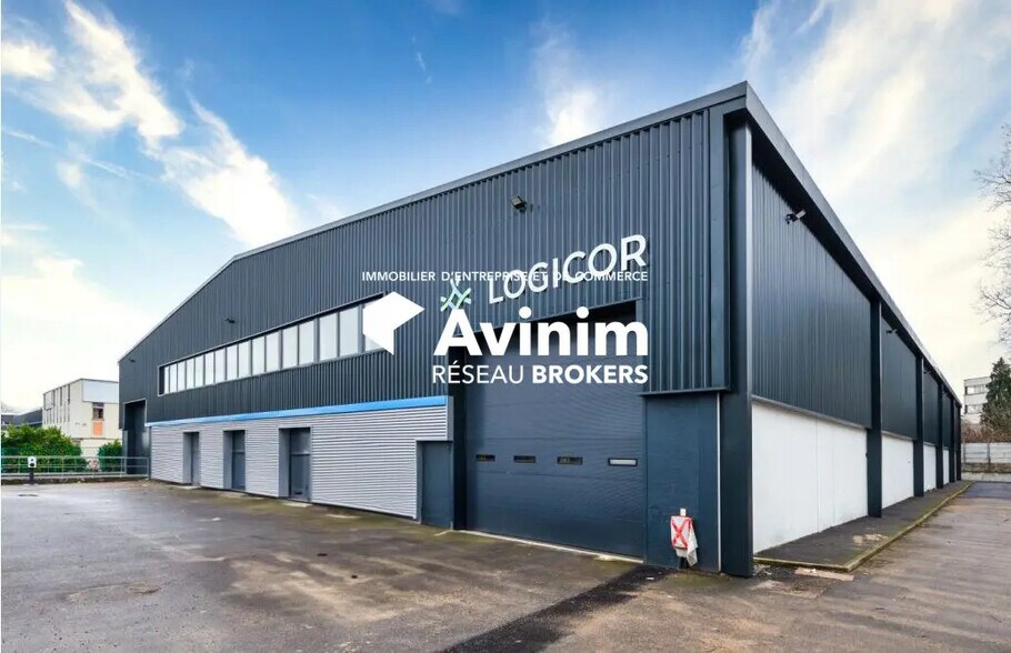 Industrial in Le Blanc-Mesnil for lease - Building Photo - Image 1 of 8