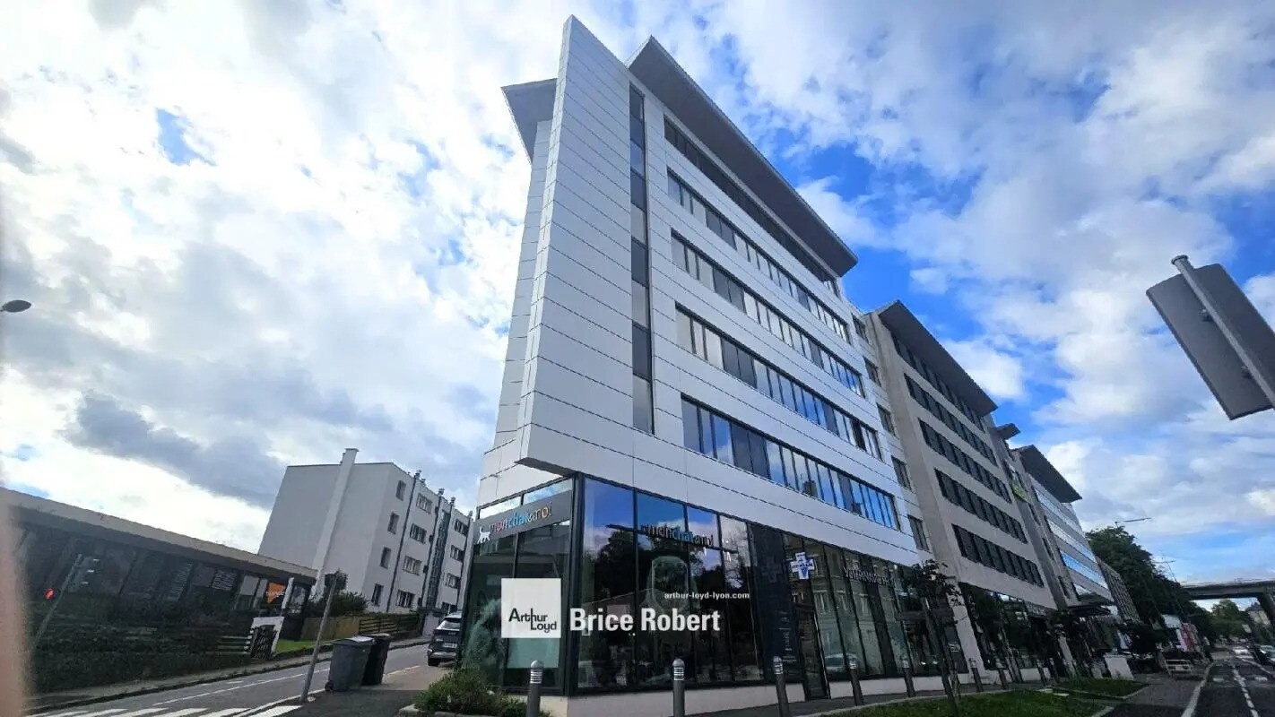 Office in Tassin-la-Demi-Lune for lease Building Photo- Image 1 of 10