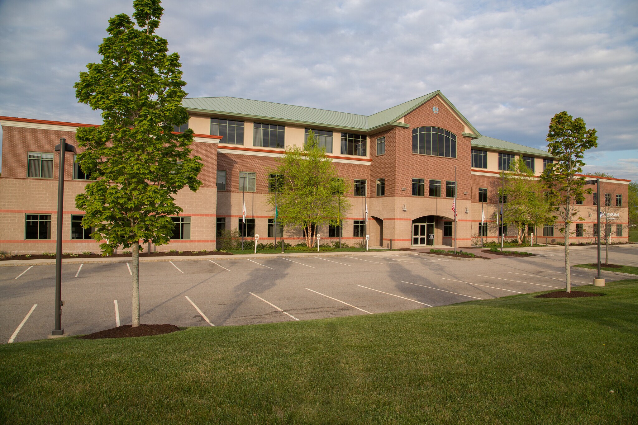 100 International Dr, Portsmouth, NH for lease Building Photo- Image 1 of 7