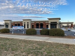 6044 W Highway 74, Indian Trail, NC à louer Photo du bâtiment- Image 2 de 5