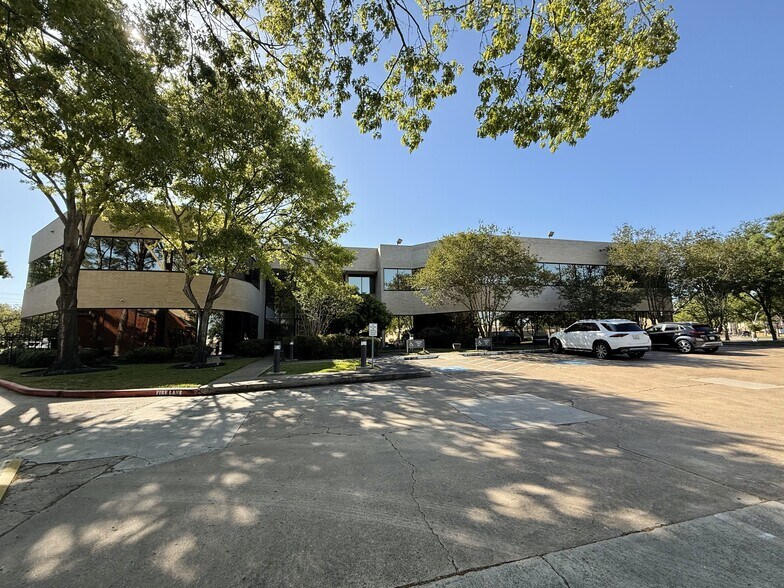 1240 Blalock Rd, Houston, TX à louer - Photo du bâtiment - Image 3 de 30