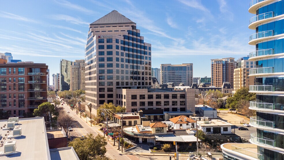 2515 McKinney Ave, Dallas, TX à louer - Photo du bâtiment - Image 3 de 22