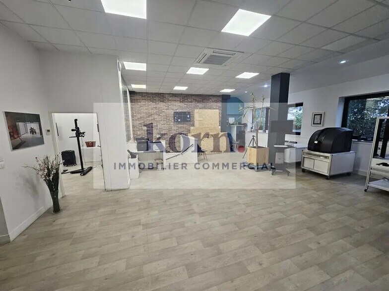 Office in Levallois-Perret for lease - Building Photo - Image 2 of 10