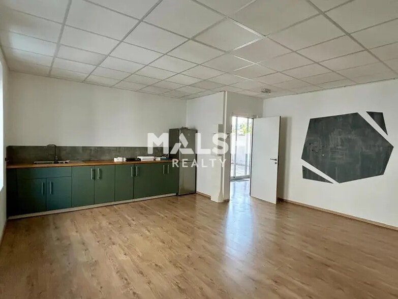 Office in Villeurbanne for lease - Building Photo - Image 2 of 11