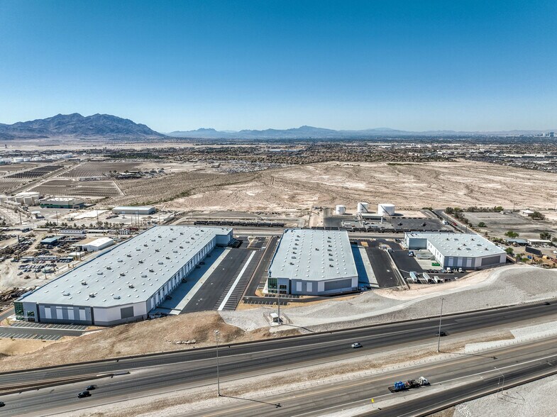 5070 E El Campo Grande Ave, Las Vegas, NV à louer - Photo du bâtiment - Image 2 de 7