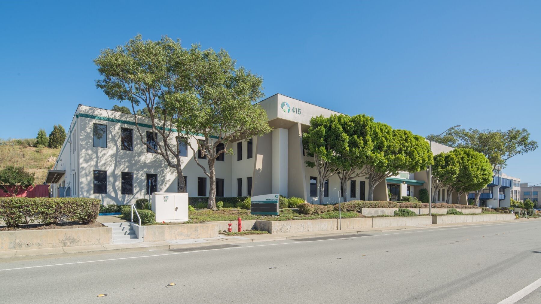 415-425 E Grand Ave, South San Francisco, CA for lease Building Photo- Image 1 of 5