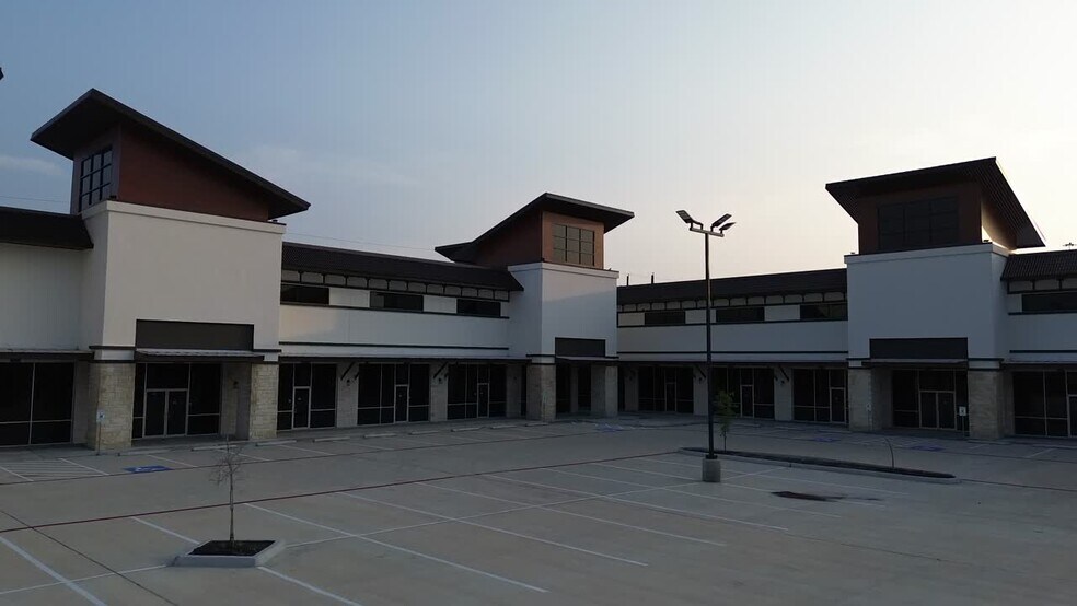 9889 United Drive, Houston, TX à louer - Vidéo sur l’inscription commerciale - Image 3 de 40